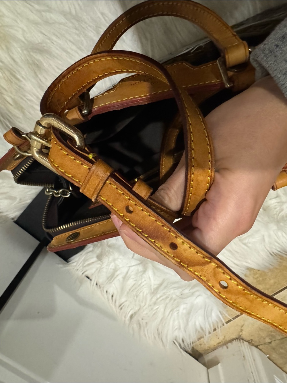 Louis Vuitton Patent Vernis Satchel with Tan Trim - Picture 9 of 12